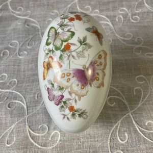 Vintage 1974 Butterflies Fine Porcelain Egg Trinket Box With 22K Gold Trim 5”x3”